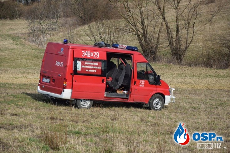 Wypadek podczas wypalania traw. Wezwano śmigłowiec LPR. OSP Ochotnicza Straż Pożarna