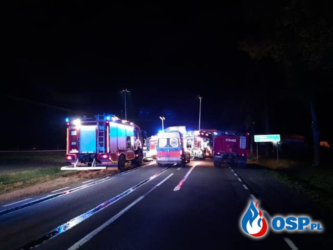Cztery osoby zginęły w zderzeniu ciężarówki i busa. Tragiczny wypadek w Starym Nacpolsku. OSP Ochotnicza Straż Pożarna