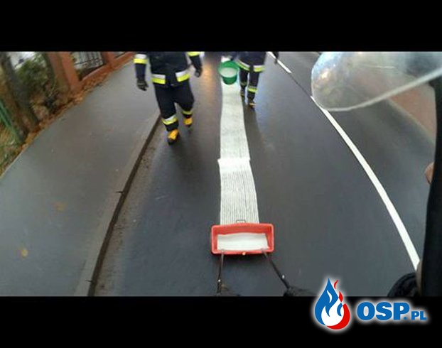 Plama oleju ul.Bydgoska DK551 OSP Ochotnicza Straż Pożarna