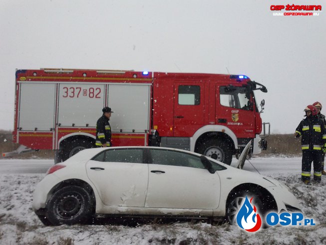 20.01.2016 - auto wpadło do rowu w Suchym Dworze OSP Ochotnicza Straż Pożarna