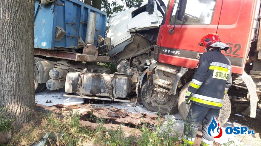 Dwie ciężarówki zderzyły się czołowo pod Bolesławcem OSP Ochotnicza Straż Pożarna