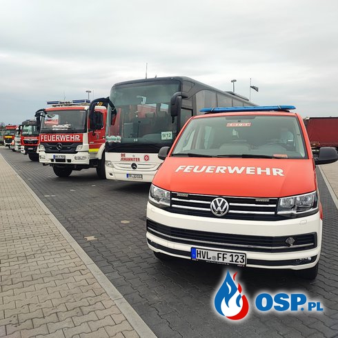 Niemiecka pomoc dla Ukrainy. W konwoju 12 ciężarówek wypełnionych sprzętem, wóz bojowy i ambulans. OSP Ochotnicza Straż Pożarna