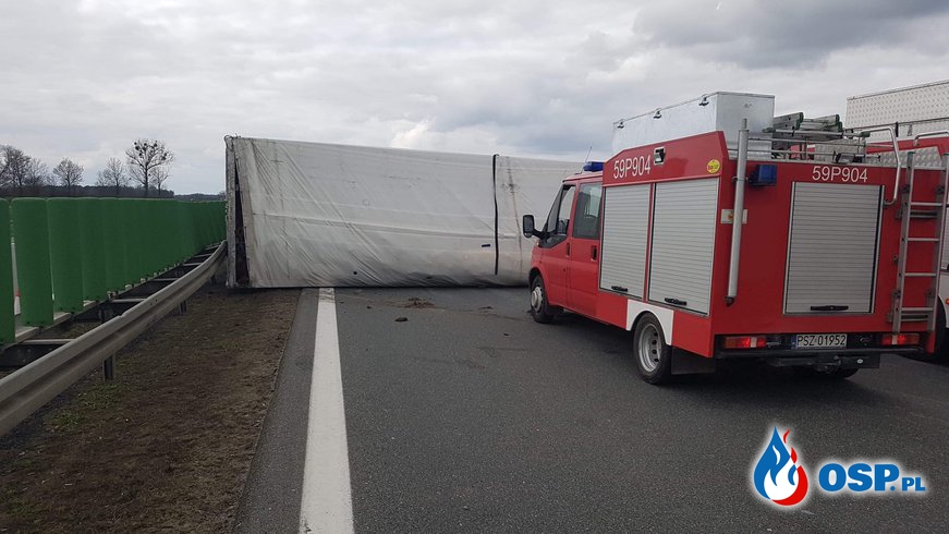 Przewrócona ciężarówka zablokowała przejazd autostradą A2 OSP Ochotnicza Straż Pożarna