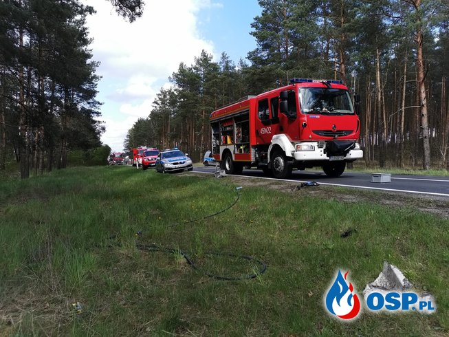 Tragiczny finał czołowego zderzenia busa z ciężarówką. Nie żyje 39-letni kierowca. OSP Ochotnicza Straż Pożarna
