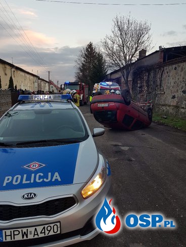 Wypadek samochodu osobowego w miejscowości Krzymów OSP Ochotnicza Straż Pożarna