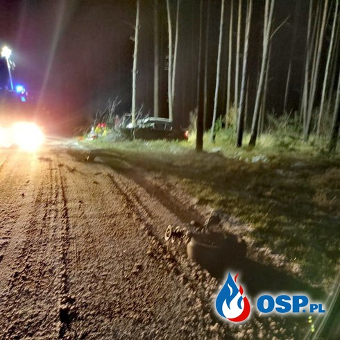 Pijany 16-latek rozbił BMW na drzewie. Dwóch nastolatków w szpitalu. OSP Ochotnicza Straż Pożarna