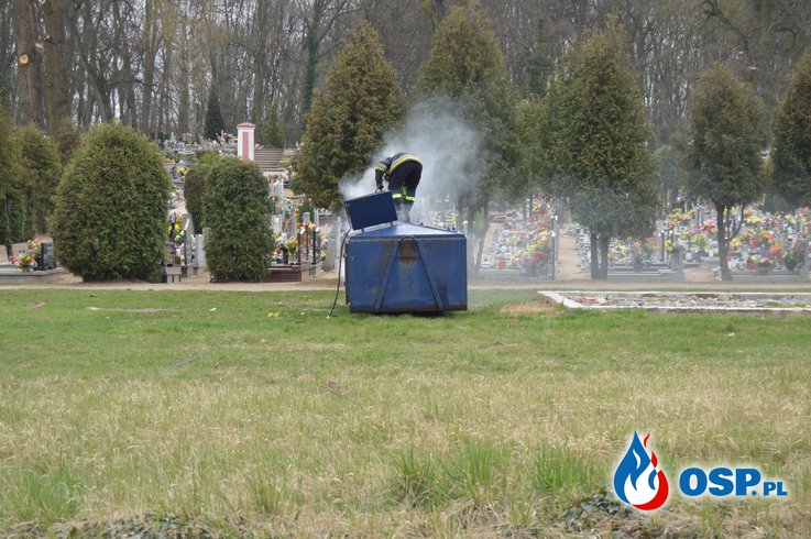 Pożar śmietnika na cmentarzu OSP Ochotnicza Straż Pożarna