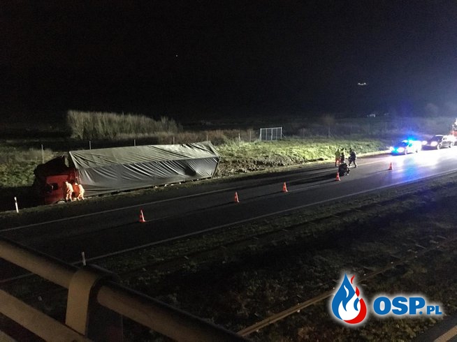 Wypadek ciężarówki przewożącej niebezpieczne substancje na A2! OSP Ochotnicza Straż Pożarna