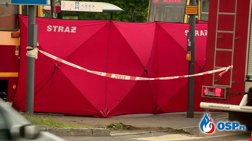 Taksówkarz wjechał wprost pod tramwaj. Tragiczny wypadek w centrum Łodzi. OSP Ochotnicza Straż Pożarna