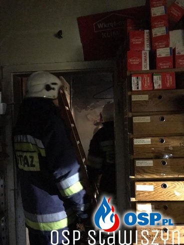 Pożar sklepu w Stawiszynie. W akcji 7 zastępów strażaków. OSP Ochotnicza Straż Pożarna