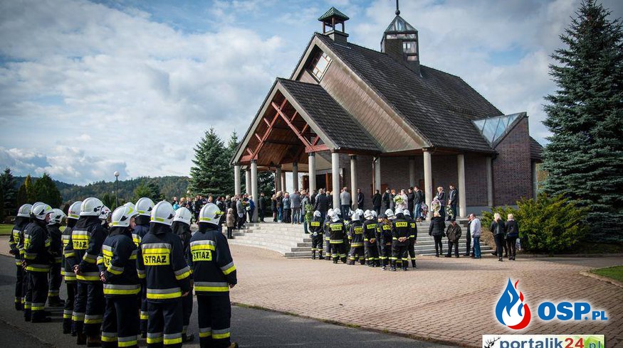 Ceremonia pogrzebowa druha z OSP Jelenia Góra – Wiejska. OSP Ochotnicza Straż Pożarna