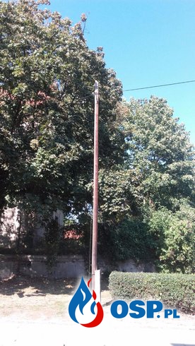Oberwany kabel telefoniczny leżący na drodze w Białej OSP Ochotnicza Straż Pożarna