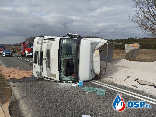 Pijany kierowca ciężarówki spowodował wypadek. Mężczyzna miał ponad 2 promile. OSP Ochotnicza Straż Pożarna