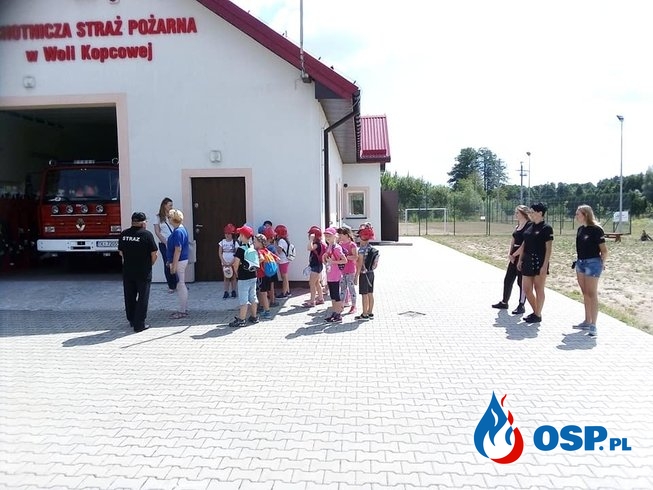 Wakacyjne odwiedziny dzieci z Promyczka. OSP Ochotnicza Straż Pożarna