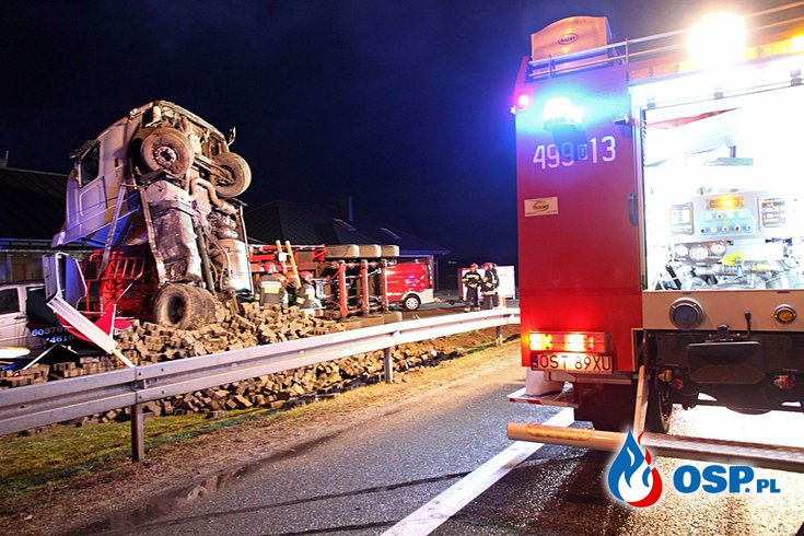 Wypadek tira w poranek drugiego dnia świąt OSP Ochotnicza Straż Pożarna