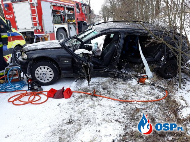 Matka zginęła, dziecko przeżyło. Wypadek BMW pod Gołdapią. OSP Ochotnicza Straż Pożarna
