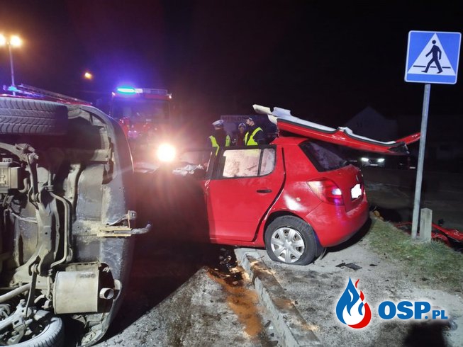 Tragiczne zderzenie aut i pożar pod remizą OSP Blizne. Zginęły 2 osoby. OSP Ochotnicza Straż Pożarna