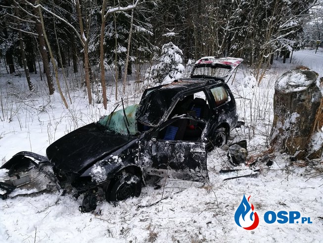 Wypadek na DW671. Nie żyje kierowca. OSP Ochotnicza Straż Pożarna