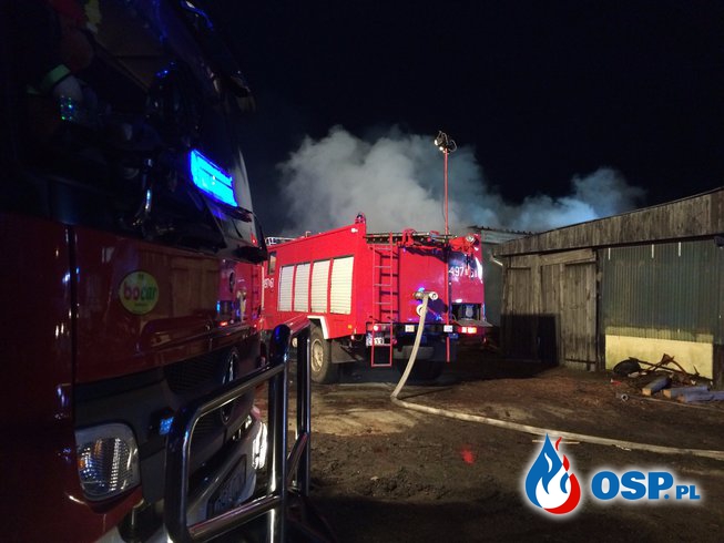 Pożar suszarni drewna na terenie stolarni w Żędowicach. OSP Ochotnicza Straż Pożarna