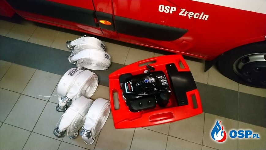 Motopompa, węże, buty i rękawice strażackie. Druhowie z OSP Zręcin mają nowy sprzęt OSP Ochotnicza Straż Pożarna