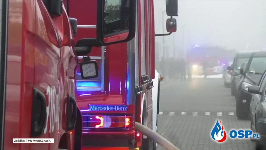 Spłonęło około 50 aut, wiele jest uszkodzonych. Groźny pożar w garażu podziemnym w Warszawie. OSP Ochotnicza Straż Pożarna