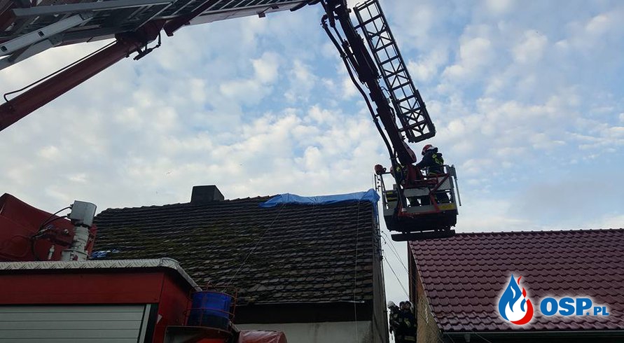 Piorun uderzył  w budynek mieszkalny OSP Ochotnicza Straż Pożarna