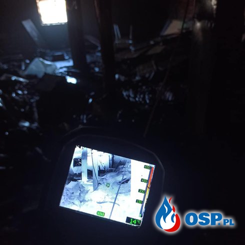 Pożar samochodu w warsztacie. Straty oszacowano na 100 tys. zł. OSP Ochotnicza Straż Pożarna