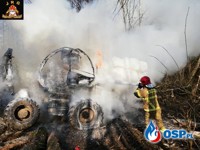 Maszyna do ścinki drzew stanęła w ogniu OSP Ochotnicza Straż Pożarna