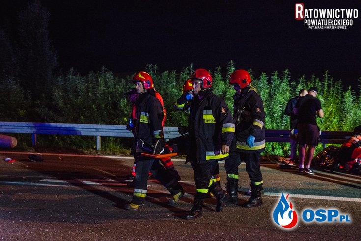 Zderzenie i dachowanie na obwodnicy Ełku. 6 osób trafiło do szpitala. OSP Ochotnicza Straż Pożarna