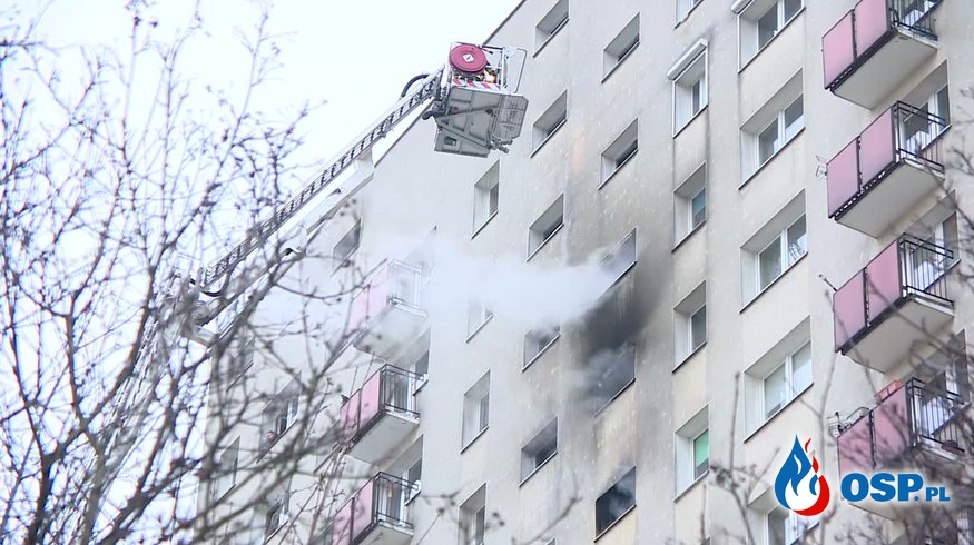 Pożar bloku w Poznaniu. Ewakuowano 11 osób. OSP Ochotnicza Straż Pożarna