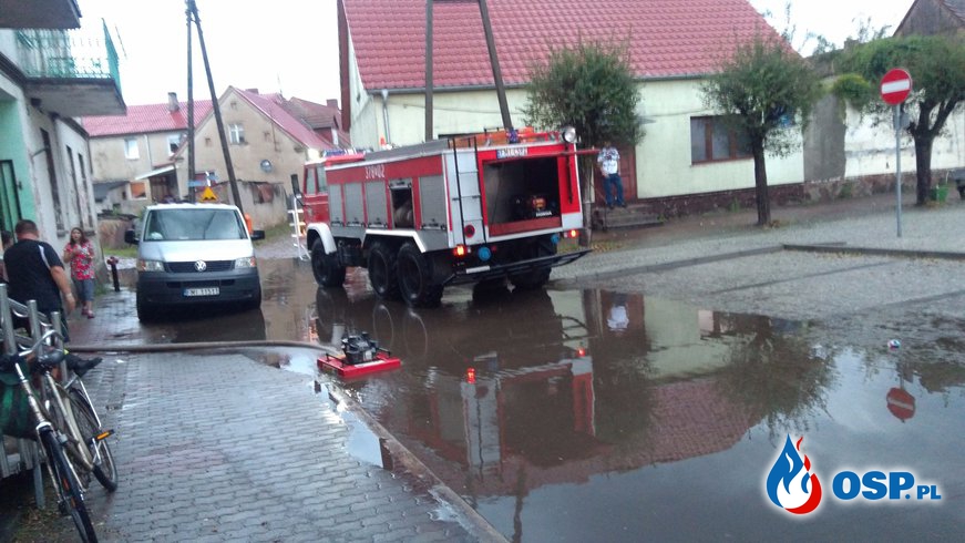 Rynek i ulica Kościuszki pod wodą OSP Ochotnicza Straż Pożarna