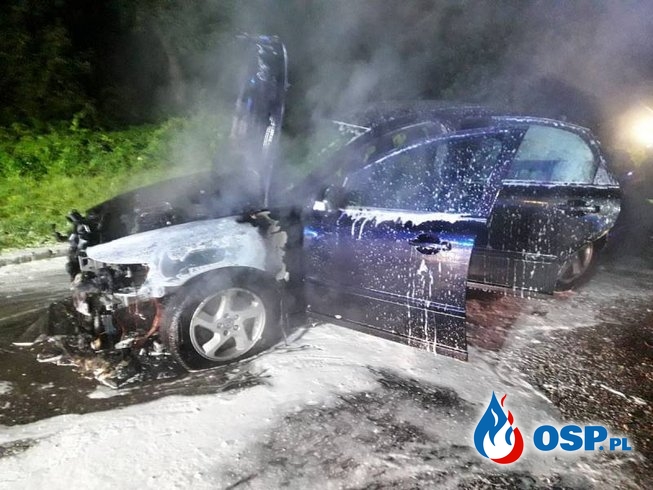Pożar samochodu w Nowym Sączu. Płomienie pojawiły się podczas jazdy. OSP Ochotnicza Straż Pożarna