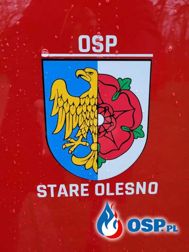 Druhowie z OSP Stare Olesno z nowym wozem. To lekki Renault Master. OSP Ochotnicza Straż Pożarna