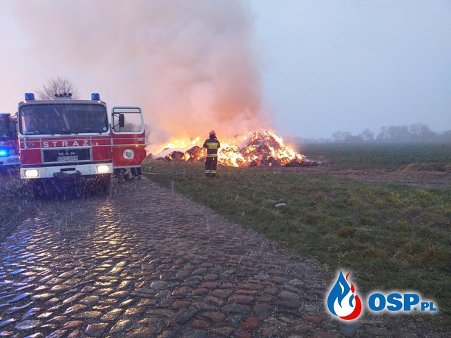 2019-01-06 godz.5:55 Pożar sterty balotów. OSP Ochotnicza Straż Pożarna