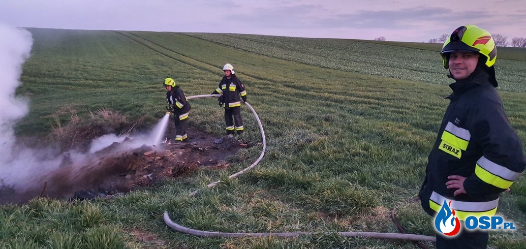 Pożar dzikiego wysypiska w Wasiłowicach oraz nasypów kolejowych w Białej OSP Ochotnicza Straż Pożarna