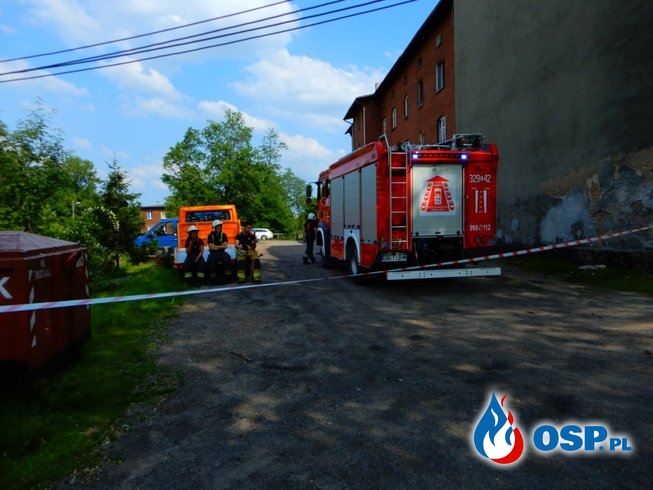 Katowice: Złamany słup energetyczny OSP Ochotnicza Straż Pożarna