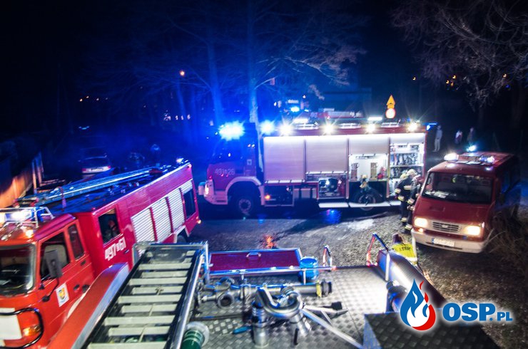 Pożar domu w Zawadzkiem. Mieszkaniec przybiegł zgłosić pożar do remizy! OSP Ochotnicza Straż Pożarna