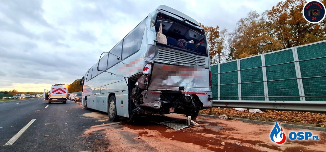 9 osób w szpitalu po wypadku na S8. Ciężarówka zderzyła się z autokarem. OSP Ochotnicza Straż Pożarna