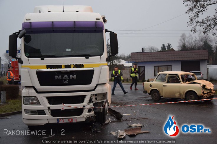 80-letnia kobieta zginęła w wypadku trabanta i ciężarówki. OSP Ochotnicza Straż Pożarna