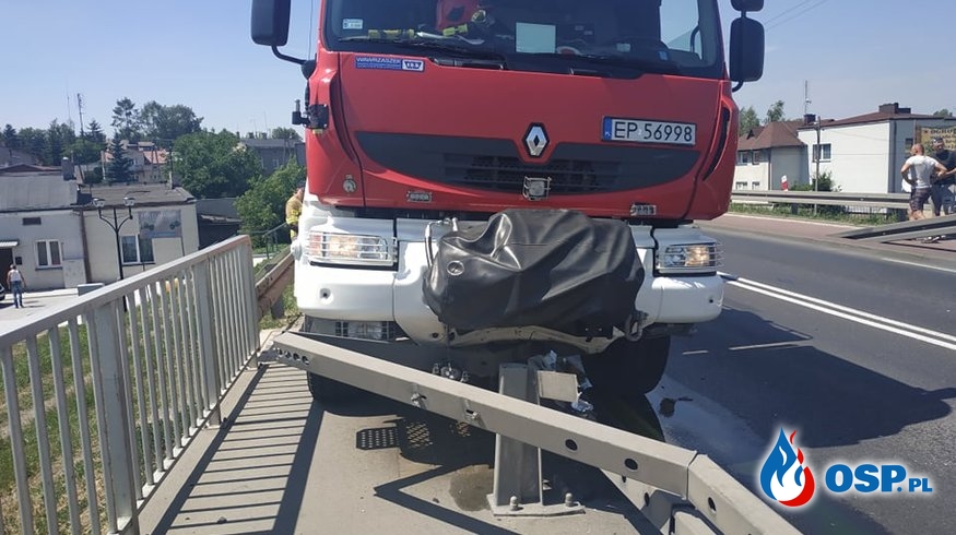 Wypadek strażaków w drodze do wypadku. Wóz bojowy zderzył się z samochodem. OSP Ochotnicza Straż Pożarna