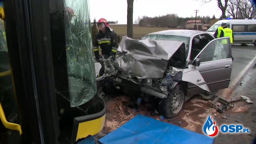 13 osób rannych po zderzeniu BMW z autobusem! OSP Ochotnicza Straż Pożarna