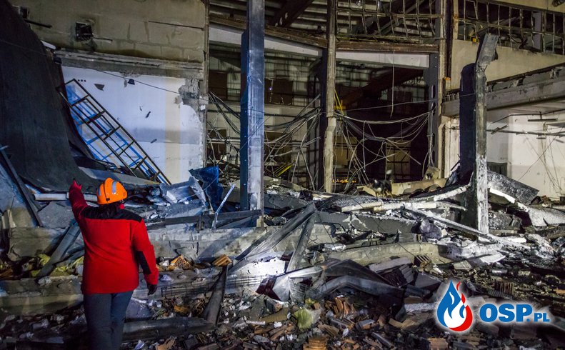 Eksplozja i pożar w zakładach chemicznych, zawaliła się część hali. Dwie osoby są ranne. OSP Ochotnicza Straż Pożarna