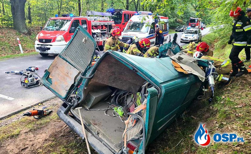 4 osoby zginęły w wypadku pod Rawą Mazowiecką. Bus zderzył się z ciężarówką. OSP Ochotnicza Straż Pożarna