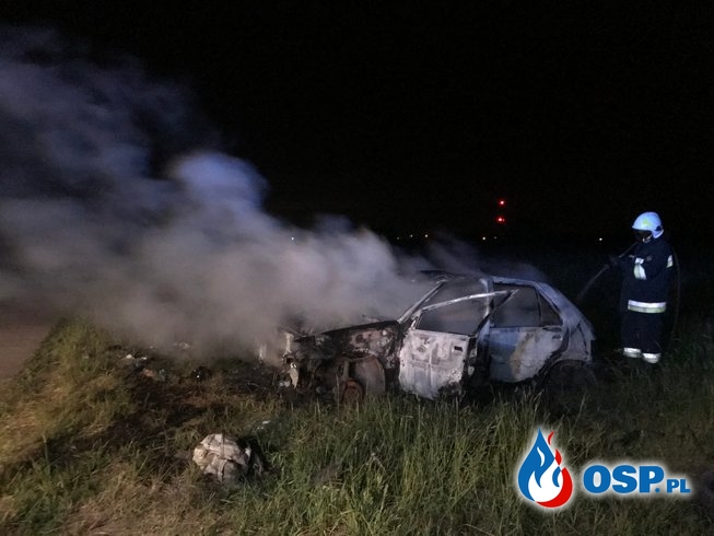 89/2020 Pożar porzuconego auta na lotnisku OSP Ochotnicza Straż Pożarna