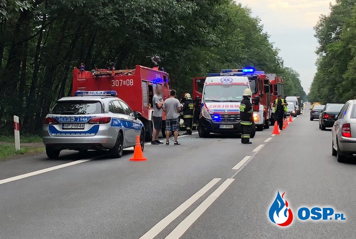 Wypadek busa liniowego pod Opolem. Przeciął dwa pasy i wjechał do rowu. OSP Ochotnicza Straż Pożarna