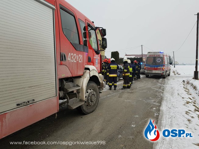 Samochód uderzył w betonowe ogrodzenie OSP Ochotnicza Straż Pożarna