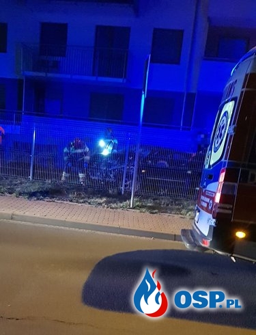 Pijany kierowca uciekał przed policją, wjechał w budynek OSP Ochotnicza Straż Pożarna