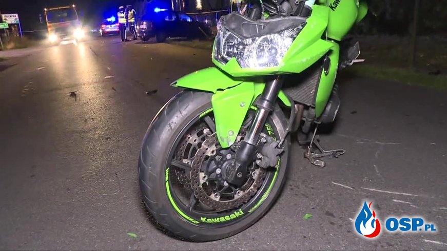 20-letni motocyklista zginął po zderzeniu z dwoma samochodami OSP Ochotnicza Straż Pożarna