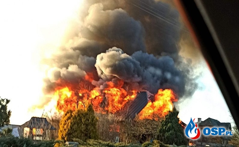 Duży pożar zakładu stolarskiego. Straty sięgają pół miliona złotych. OSP Ochotnicza Straż Pożarna