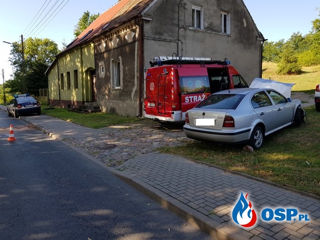 Kolizja Audi i Skody na krajowej nr 31. OSP Ochotnicza Straż Pożarna